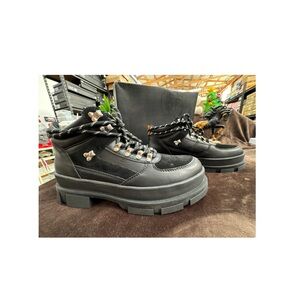 Aqua Black Chunky Platform hiking Boots 8.5